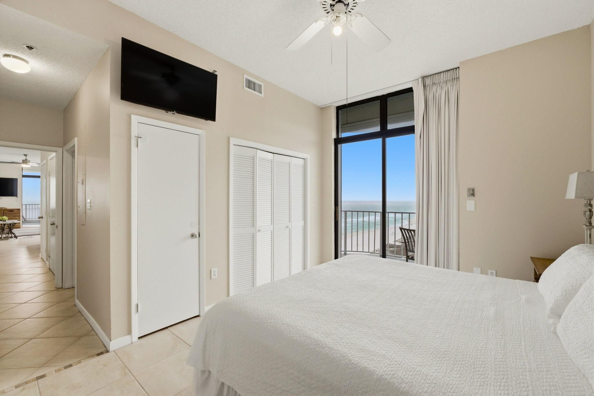 Condo, varias camas (Summerchase Penthouse 4) | 4 habitaciones, tabla de planchar con plancha y wifi 