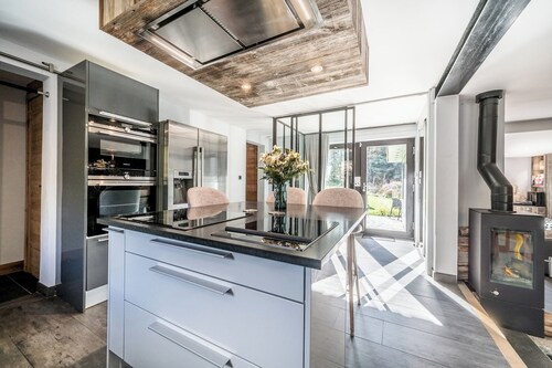Chalet Aman  - Two Bedroom Chalet, Sleeps 6
