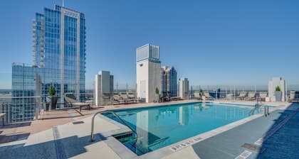 Sky high Apartment in the heart of Downtown Raleigh