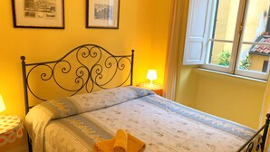 Unclassified image, 5 of 10, button - Rocco's Home at the Colosseum (Roma)