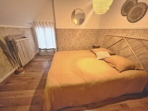 5 bedrooms, iron/ironing board, travel crib, free WiFi