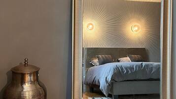 5 slaapkamers, een strijkplank/strijkijzer, reisbedje, gratis wifi