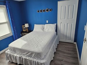 2 habitaciones, tabla de planchar con plancha, wifi y ropa de cama 