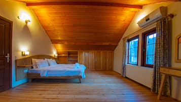 4 chambres, coffres-forts dans les chambres, fer et planche à repasser