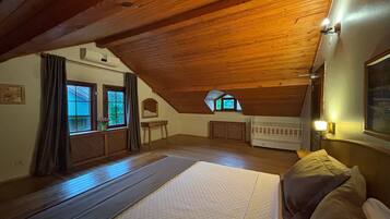 4 bedrooms, in-room safe, iron/ironing board, free WiFi