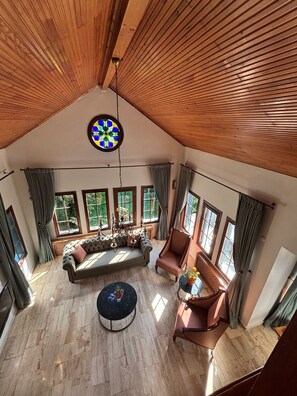 Smart-TV, Kamin, Drucker