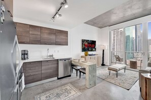 Interior - Cozy condo in fantastic Miami with WiFi, AC, fitness room (Miami)