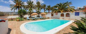 10 outdoor pools