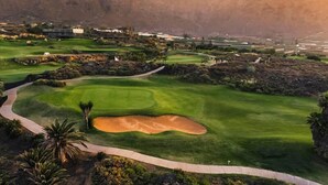 A golf course with a sand bunker, a putting green, and a pathway. - Finca El Castillo (Buenavista del Norte)