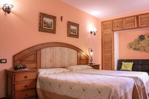 2 phòng ngủ, màn/rèm cản sáng, bàn ủi/dụng cụ ủi quần áo