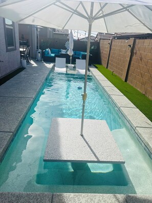 Piscina a l'aire lliure i piscina climatitzada 