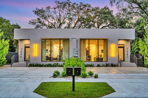 Exterior - Stunning Tropical Pool House North Miami - New Construction - (Miami)