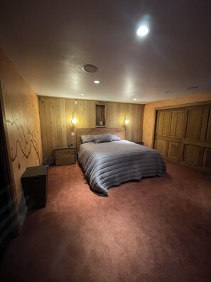 2 Schlafzimmer, BĂŒgeleisen/BĂŒgelbrett, WLAN, BettwĂ€sche