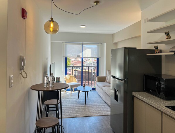 Apartamento (305) | Cozinha privada | Micro-ondas, torradeira, liquidificador
