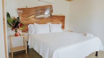 Habitación doble estándar | Caja de seguridad en la habitación y tabla de planchar con plancha