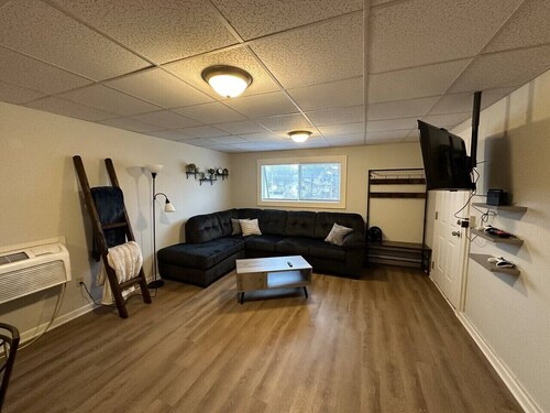 Peaceful Cedar Rapids Apt