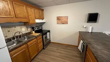 Batterie de cuisine, vaisselle et ustensiles