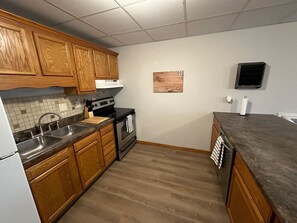 Cookware/dishes/utensils