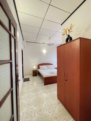 4 bedrooms, bed sheets