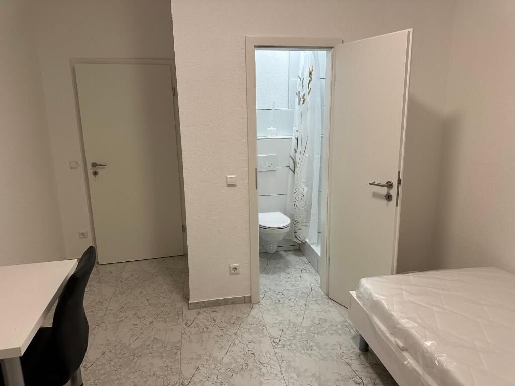 Basic Twin Room | Desk, free WiFi