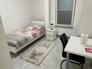 Desk, free WiFi - Haus Rosa Hostel Fremdenzimmer (Albstadt)