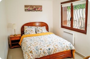 2 soverom, strykejern/-brett, internettilgang og sengetøy