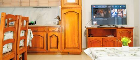 2 makuuhuonetta, silitysrauta/-lauta, internet, vuodevaatteet