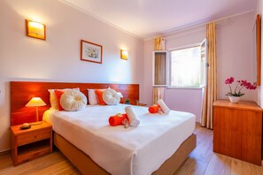 1 chambre, fer et planche Ă repasser, Wi-Fi gratuit, draps fournis