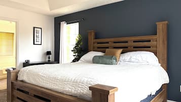 4 bedrooms, desk, iron/ironing board, WiFi