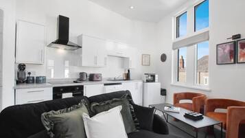 Apartemen Comfort, pemandangan kota | Area keluarga | TV layar datar