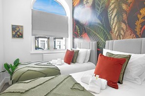 Caja de seguridad en la habitación y escritorio