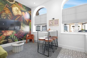 Apartment, 3 Bedrooms | Living area