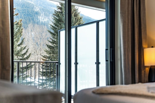 Premium Condo, Balcony, Mountain View | 4 bedrooms, free WiFi