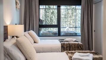 Premium Condo, Balcony, Mountain View | 4 bedrooms, free WiFi