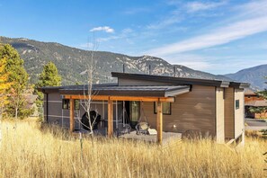 Exterior - Stay @ Lone Walker (Big Sky)