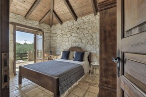 5 bedrooms, iron/ironing board, WiFi, bed sheets - Traditional 5-bedroom villa with pool in marvelous Zakynthos. (Zakynthos)