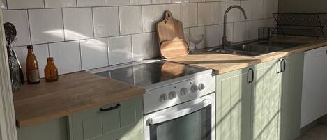 Kühlschrank, Mikrowelle, Ofen, Geschirrspüler