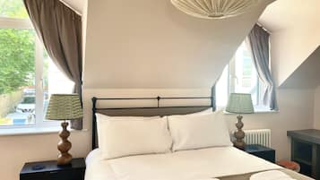 2 bedrooms, iron/ironing board, travel cot, free WiFi