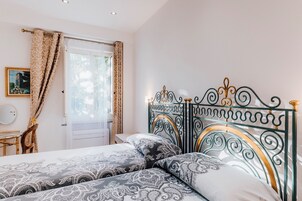 Deluxe Double Room | Blackout drapes, iron/ironing board, free WiFi