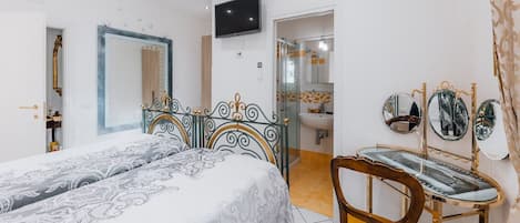 Rideaux occultants, fer et planche à repasser, Wi-Fi gratuit