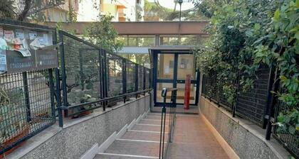 Spacious apartment with park view in Conca d'oro