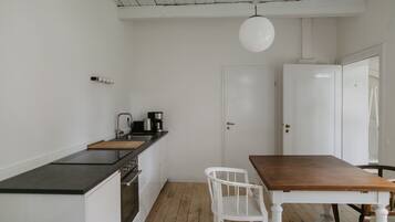 Kühlschrank, Ofen, Herdplatte, Geschirrspüler