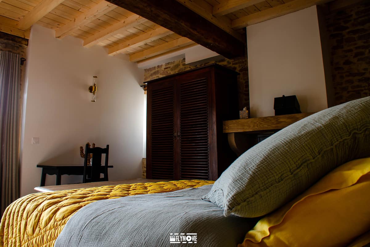 Ferienhaus, 4 Schlafzimmer, eigener Pool | 4 Schlafzimmer, Bügeleisen/Bügelbrett, kostenloses WLAN, Bettwäsche