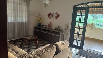 29-tums LCD-tv med kabelkanaler