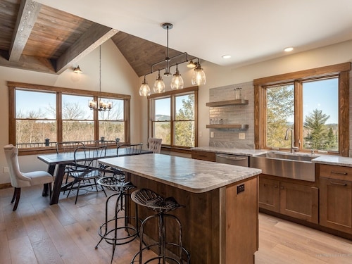Bethel Escape:Sleeps 10,Hot Tub,GameRoom,Fire Pit