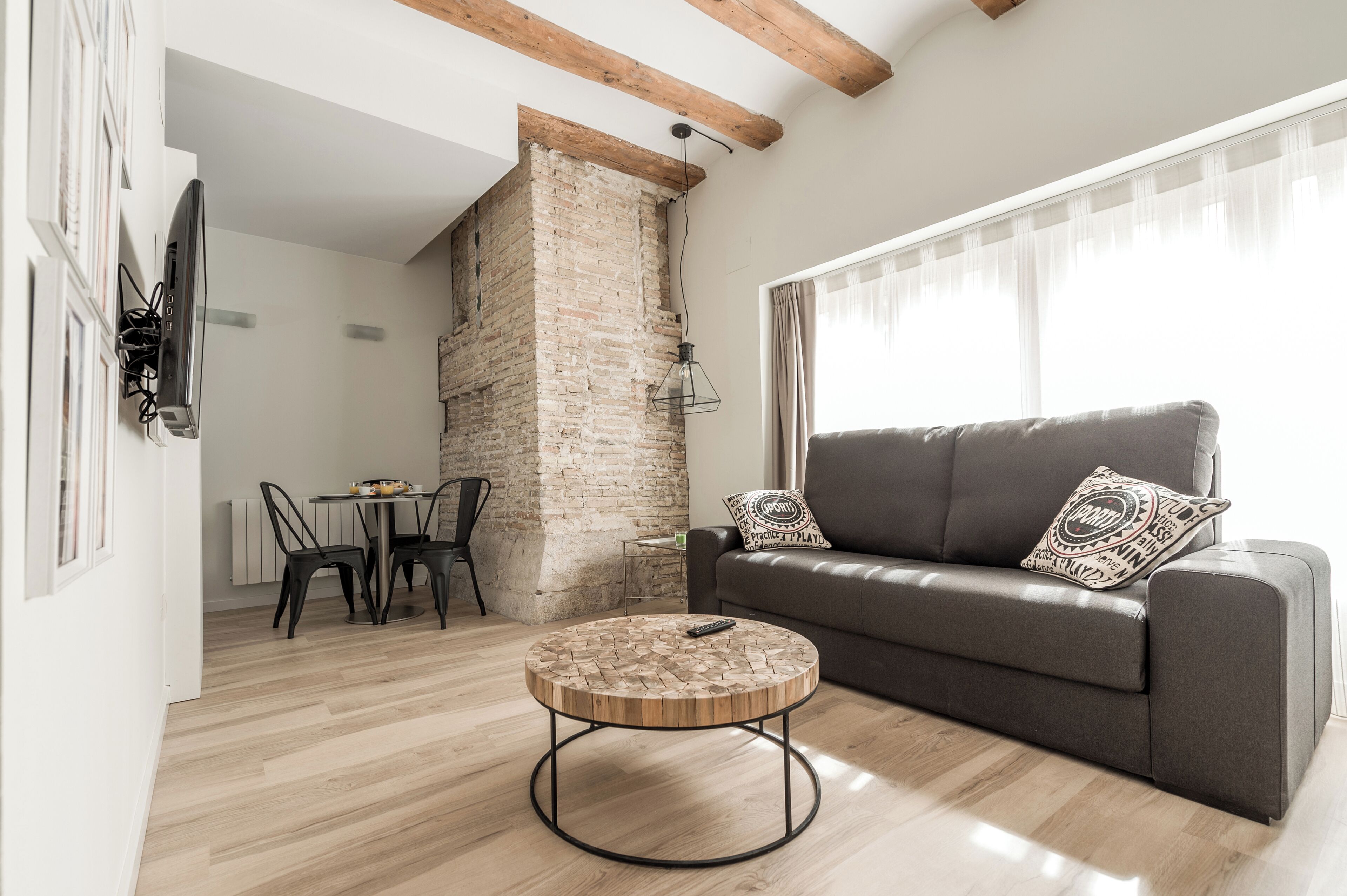 Deluxe Apartment, City View | Living area | Flat-screen TV