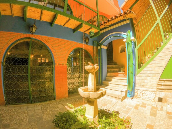 Interior entrance - ANATA HOSTEL (La Paz)