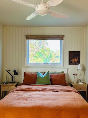 3 habitaciones, tabla de planchar con plancha y cuna de viaje 