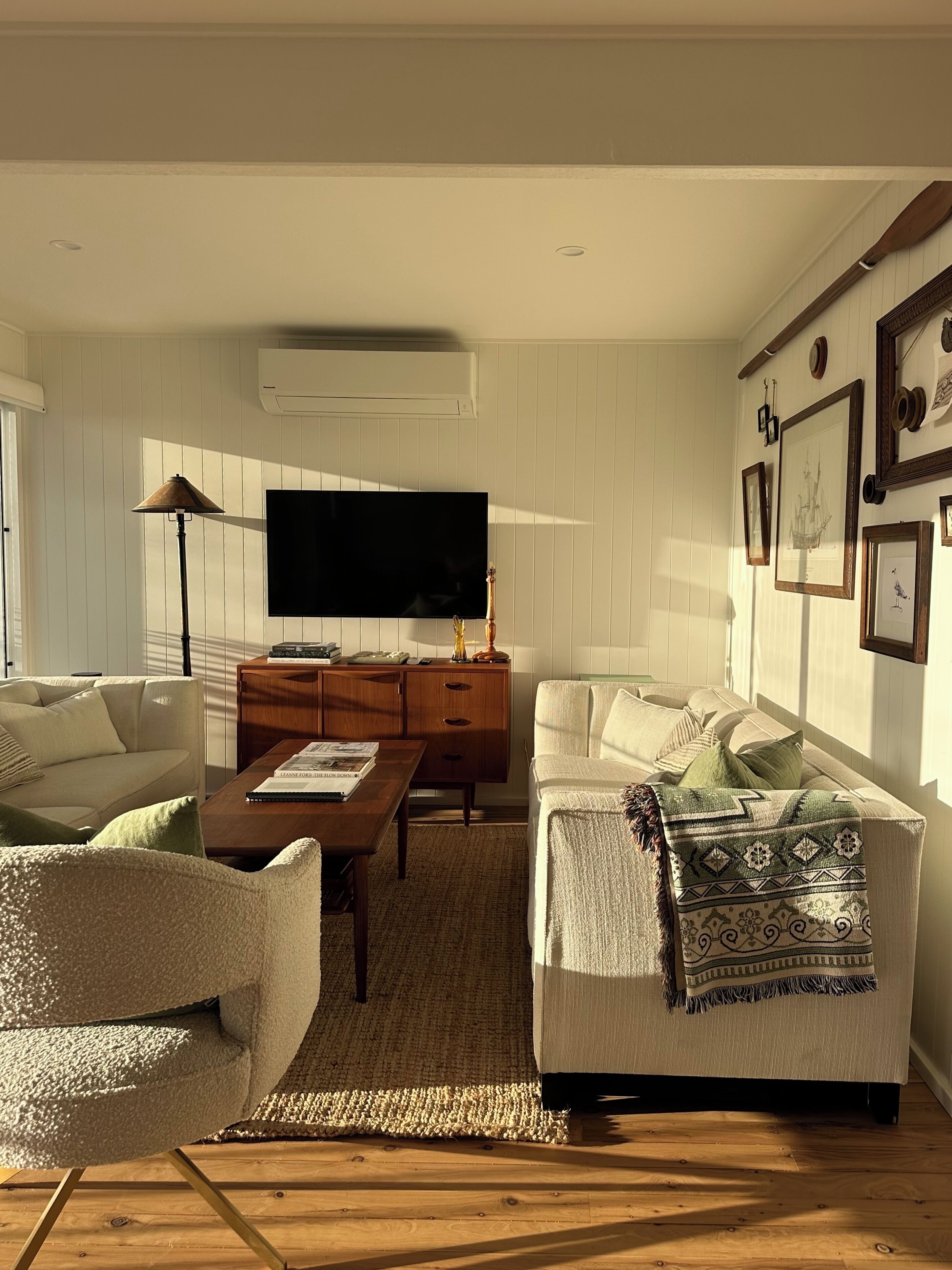 Luxury Renovated 70s Beach House With Views Of Boomerang Beach. Pet Friendly - Boomerang Beach