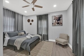 3 slaapkamers, een strijkplank/strijkijzer, wifi